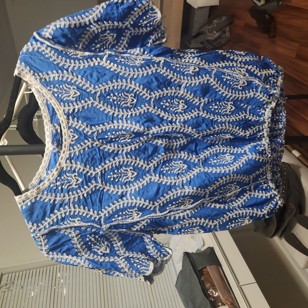 Solitaire Blue and White Ruffled Short Sleeve Blouse